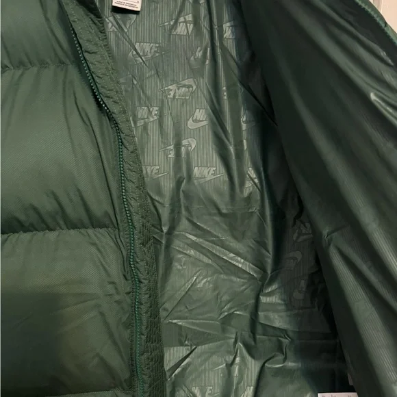Nike Puffer Jacket - Picture 4 of 4